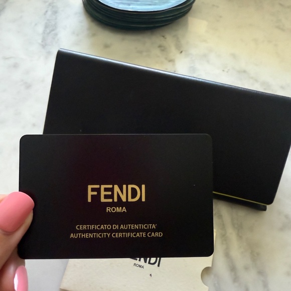 Fendi sunglasses - Picture 7 of 7